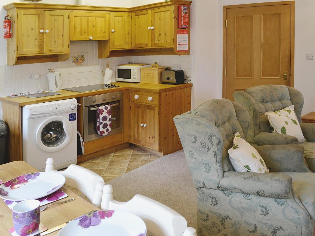 Waterstead Cottage room 5